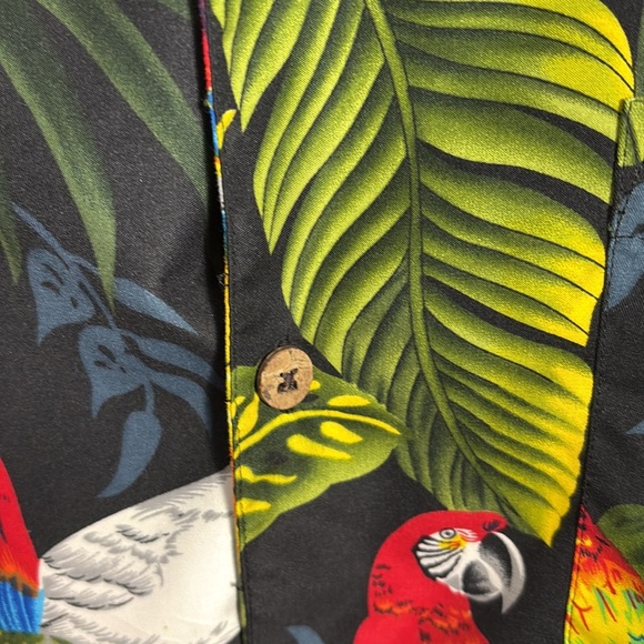 Bill Blass Hawaiian parrot shirt - Picture 6 of 8